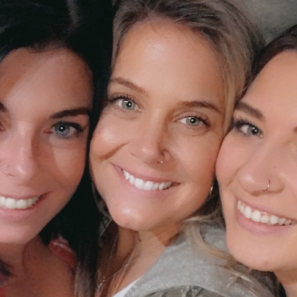 Meet your Posher, Amanda - Picture 1 of 2